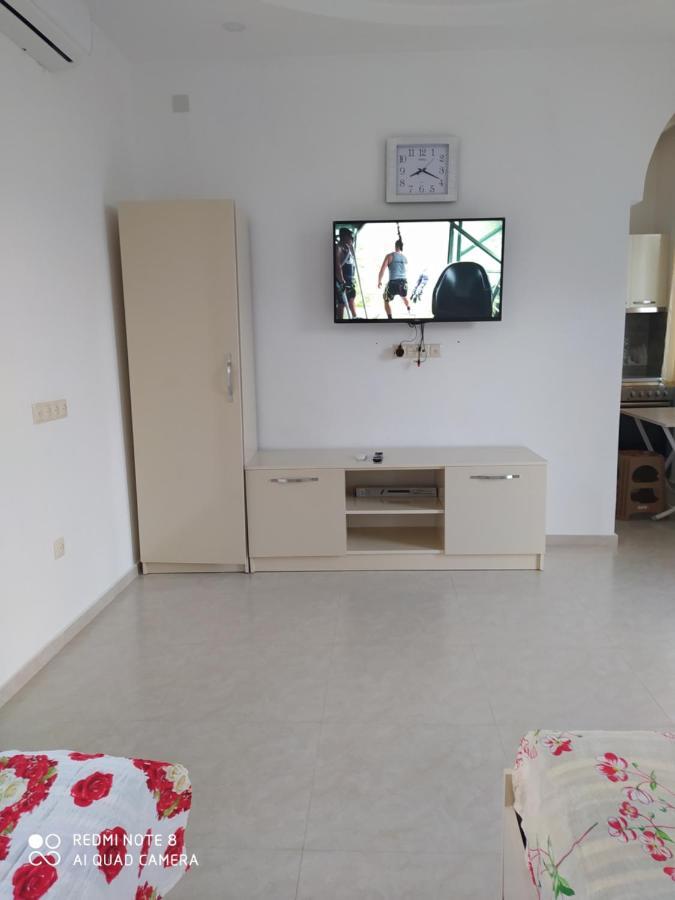 Emzari'S Apartment Кобулеті Екстер'єр фото