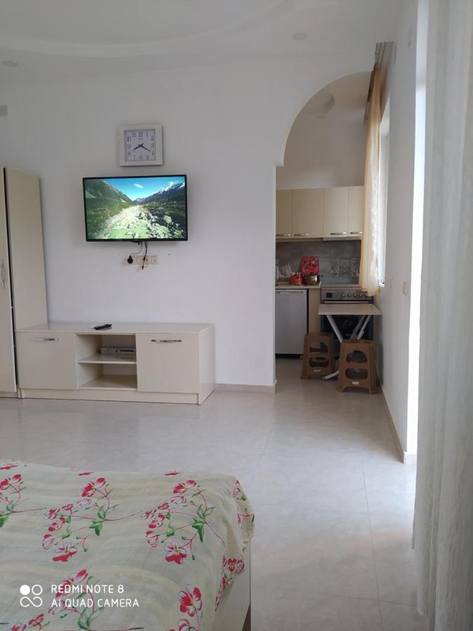 Emzari'S Apartment Кобулеті Екстер'єр фото