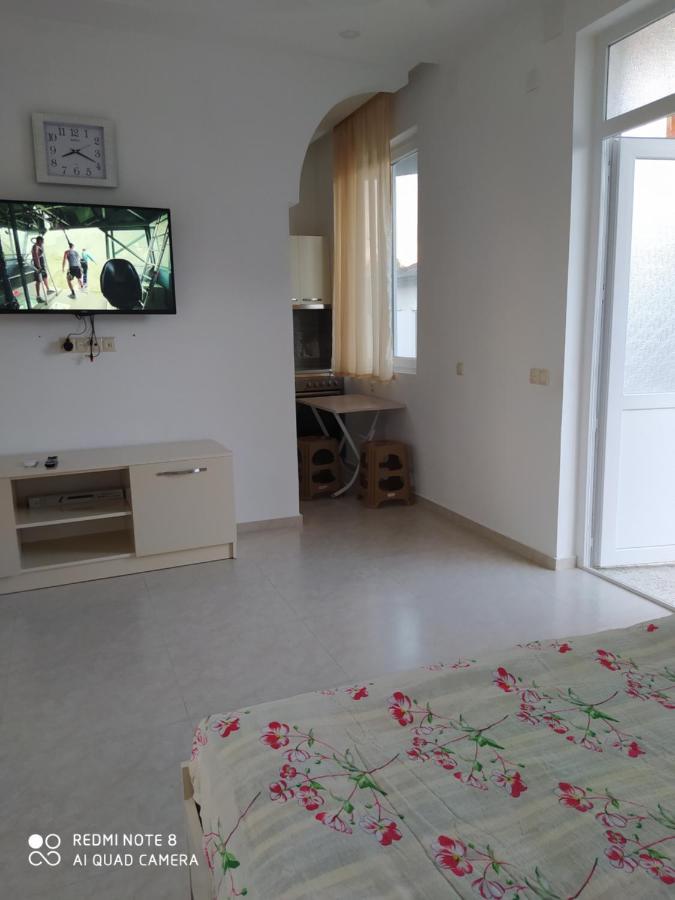 Emzari'S Apartment Кобулеті Екстер'єр фото